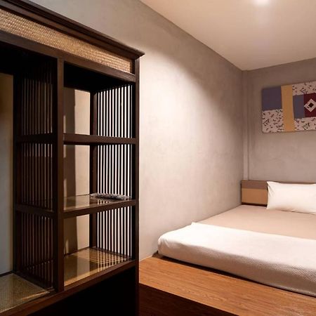 Buri Hostel Bangkok Exterior photo