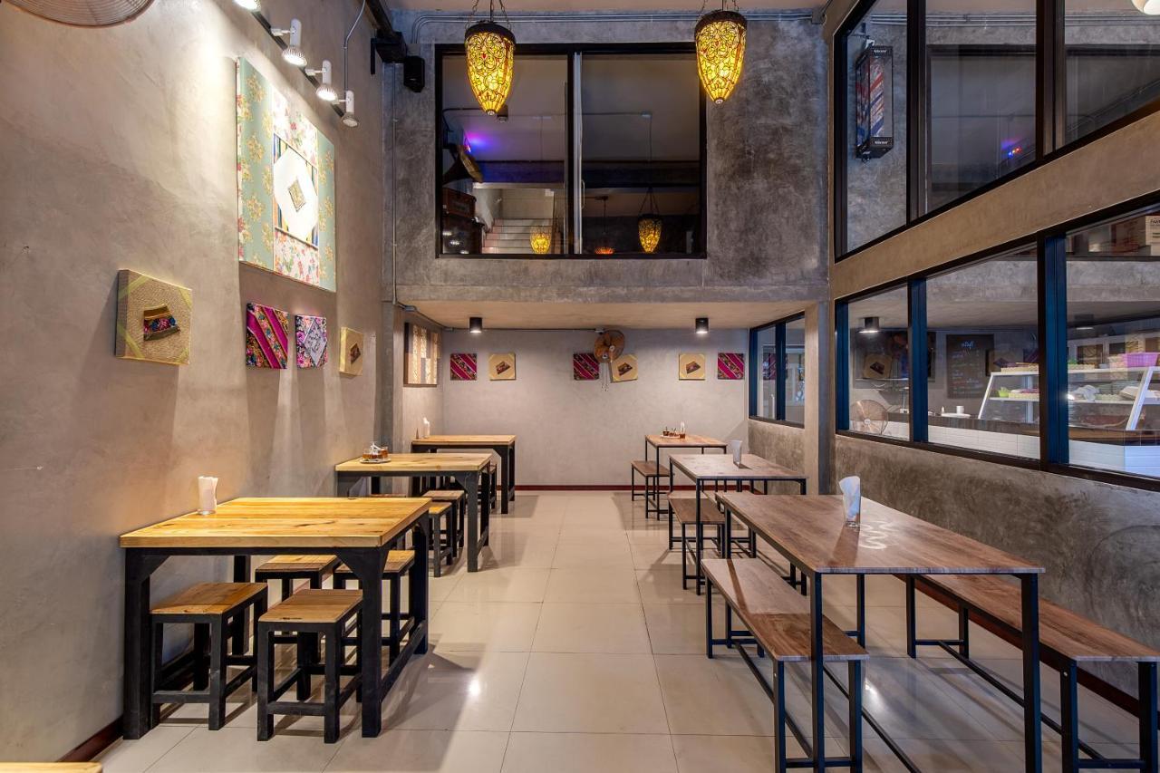 Buri Hostel Bangkok Exterior photo