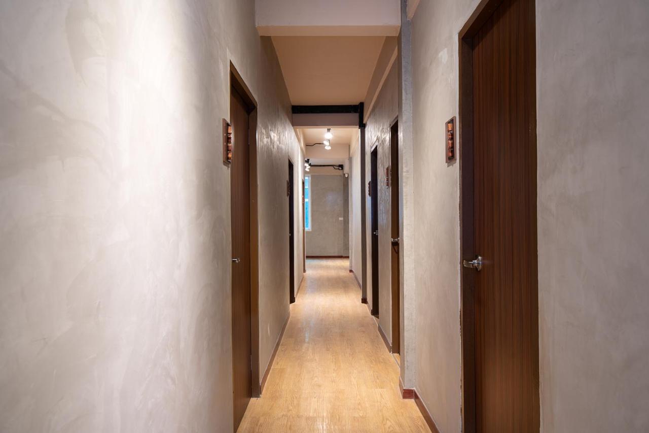 Buri Hostel Bangkok Exterior photo