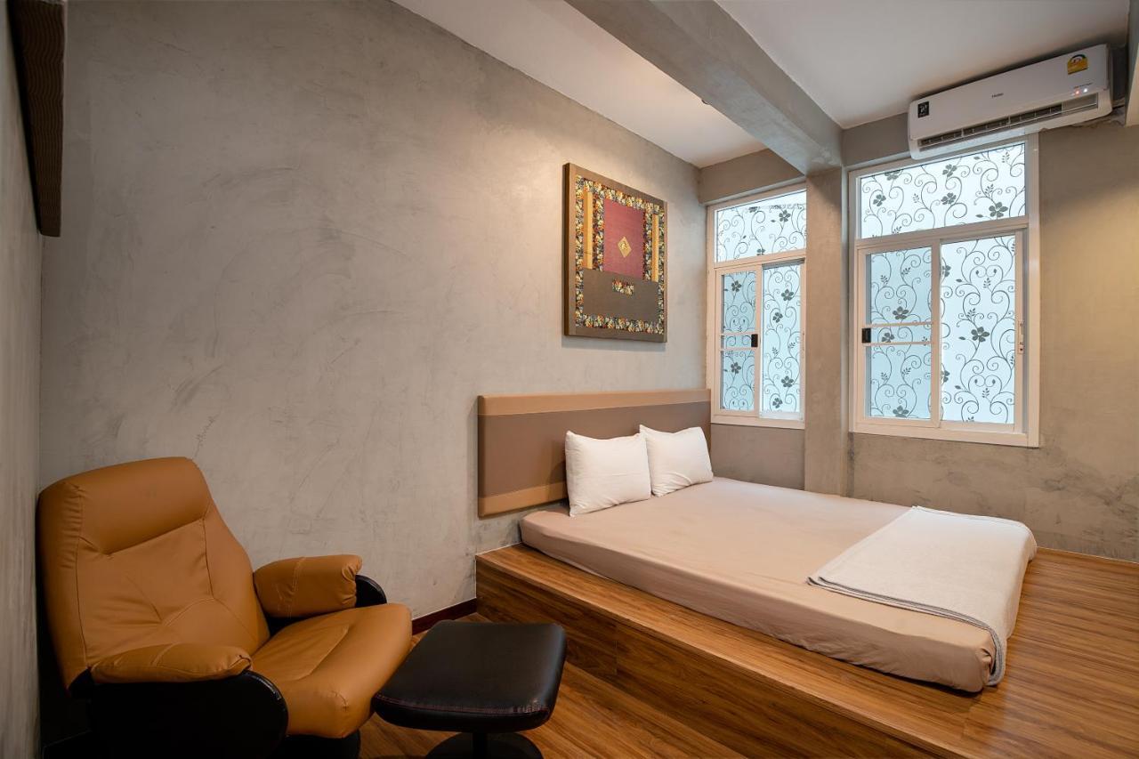 Buri Hostel Bangkok Exterior photo