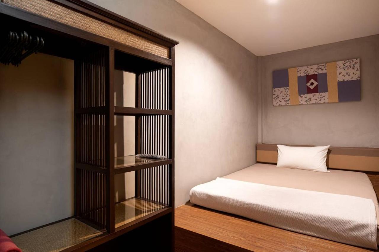 Buri Hostel Bangkok Exterior photo